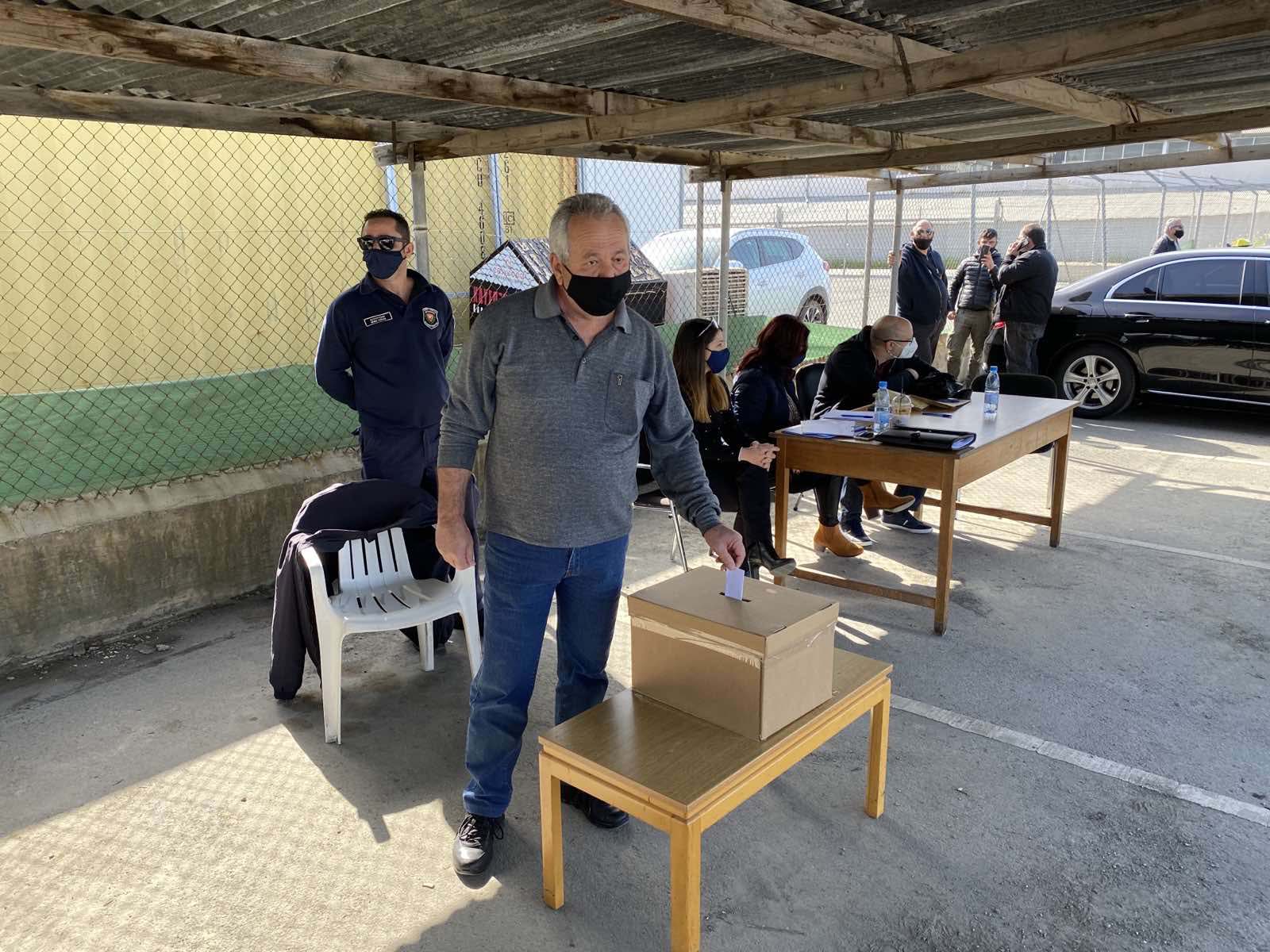 Η ψηφοφορία των οδηγών ταξί που κατέληξε σε εκδήλωση διαμαρτυρίας (ΦΩΤΟ)