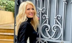 Η Μενεγάκη στην πιο κοντινή selfie…ποζάρει χωρίς ίχνος μακιγιάζ και φίλτρων