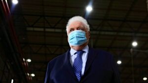 Ο Υπ.Υγείας της Αργεντινής πρότεινε σε φίλους του να εμβολιαστούν εκτός σειράς