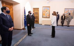 Στο πλευρό των Κυπρίων το Παρίσι ενόψει της άτυπης πενταμερούς