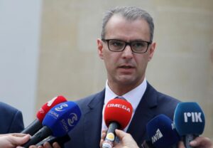 Μην πειράξετε εγγυήσεις για να μην μπούμε σε περιπέτειες, λέει ο Ηροδότου