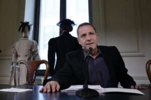 Αρνείται όλες τις κατηγορίες ο Δημήτρης Λιγνάδης, λέει ο δικηγόρος του