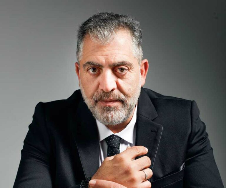 Κούλλης Νικολάου: “Φλερτάρω κάθε μέρα, το μάτι μου είναι δεξιά αριστερά…"