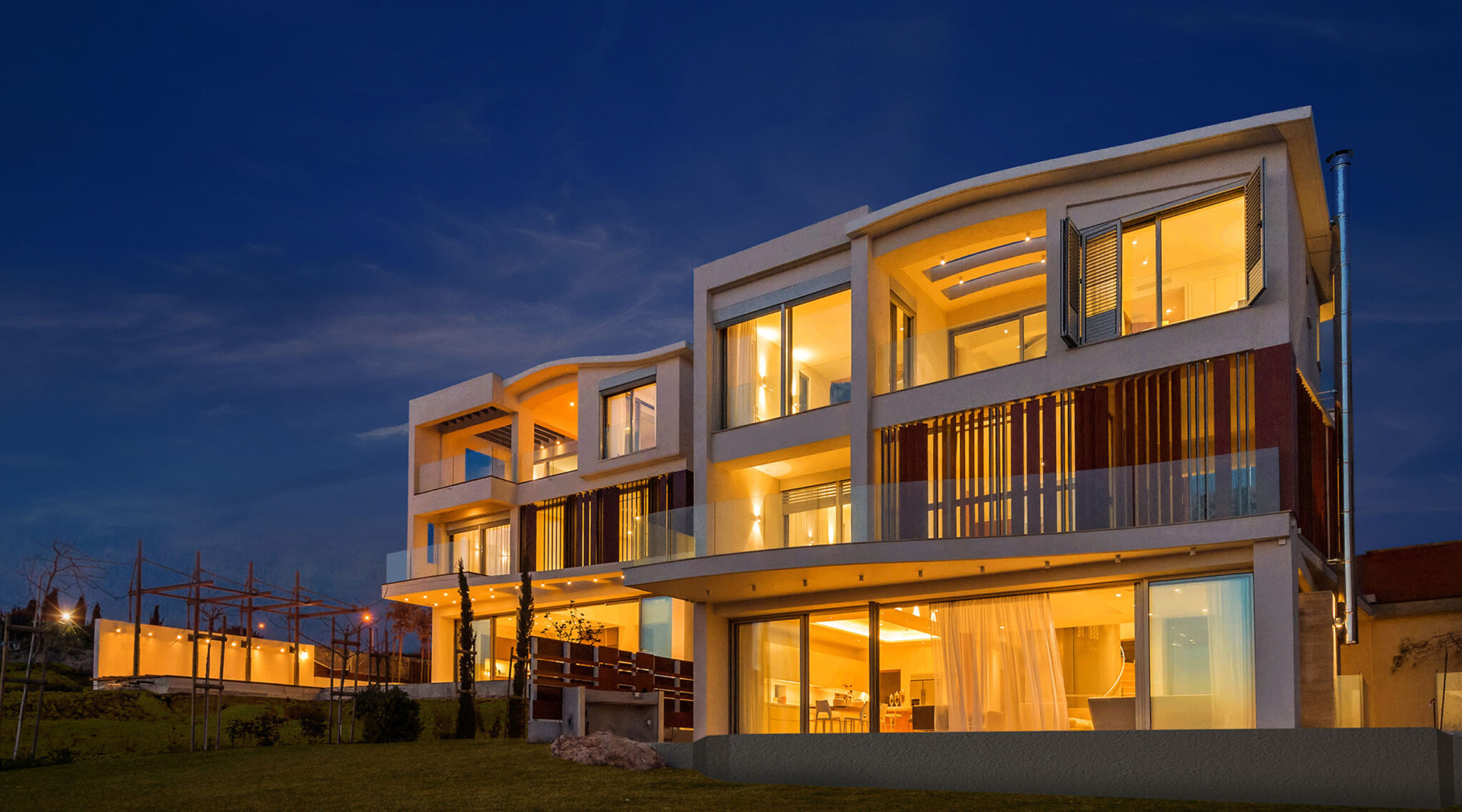 “Leptos Adonis Beach Villas" – Βραβευμένη πολυτέλεια δίπλα στη θάλασσα