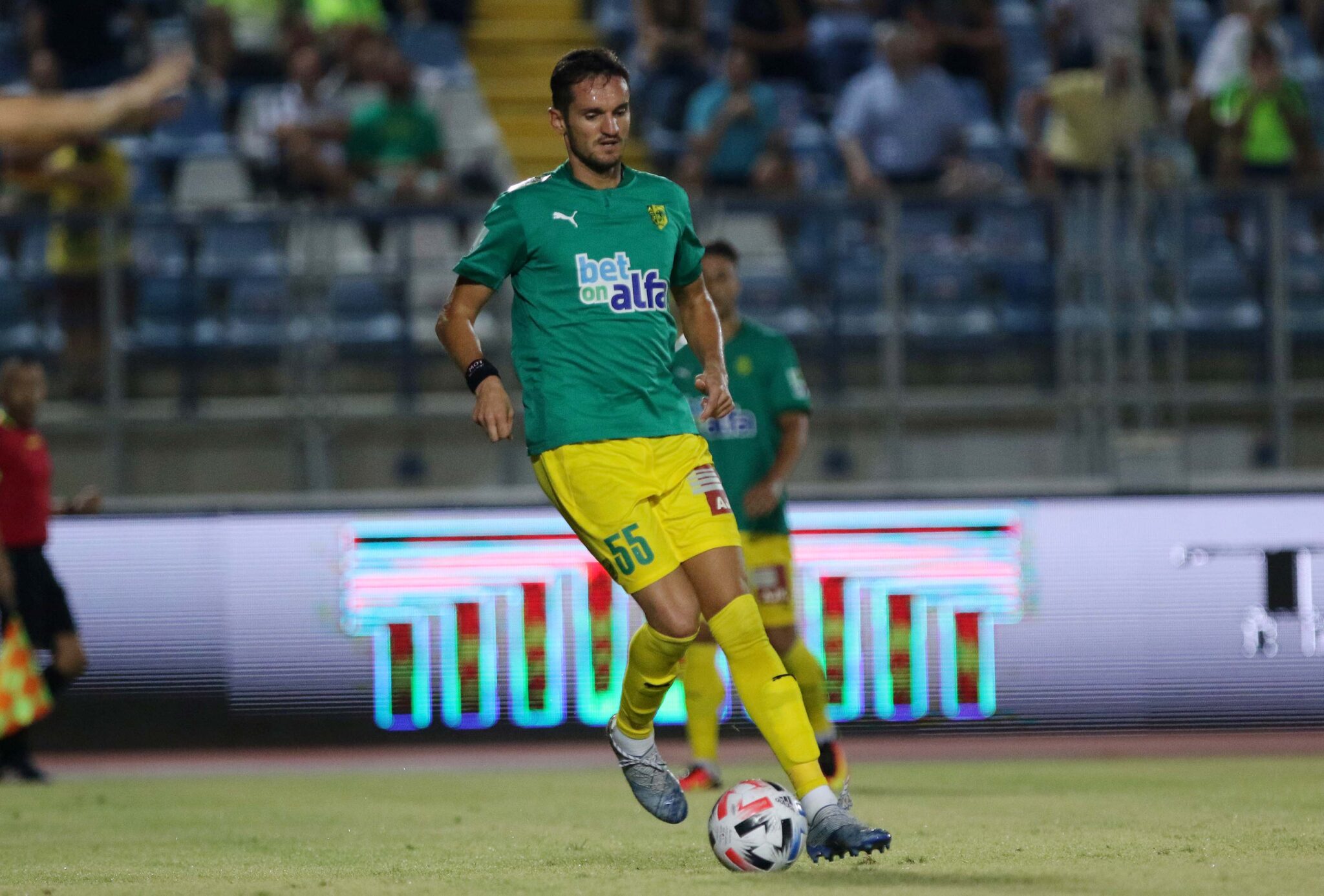 Δύο μέσα, ένας έξω στην ΑΕΚ