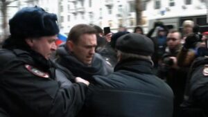 Δικαστήριο καταδίκασε τον Αλεξέι Ναβάλνι σε 3,5 χρόνια φυλάκιση