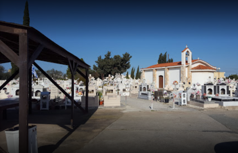 Εύρημα-σοκ στο Κοιμητήριο Παραλιμνίου: Νεκρό έμβρυο πρόχειρα θαμμένο σε σακούλα