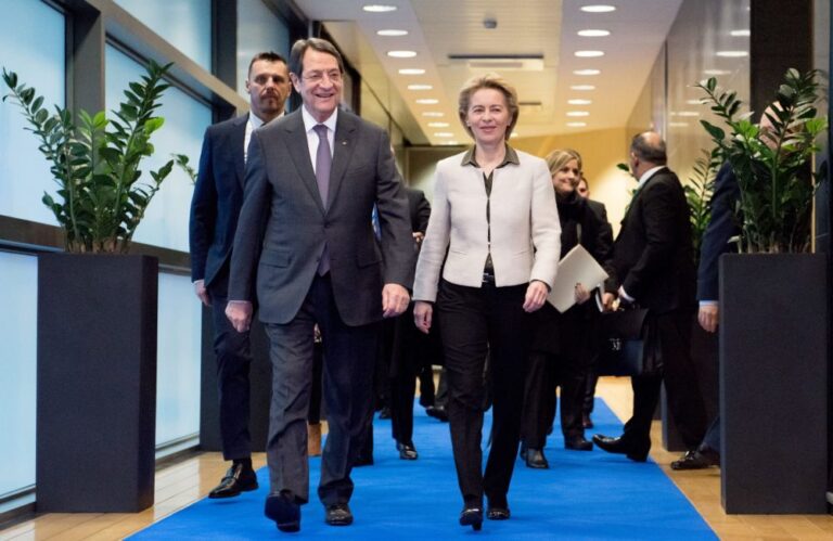 ΠτΔ και Φον ντερ Λάιεν συμφώνησαν στην εκπροσώπηση της ΕΕ στην Πενταμερή