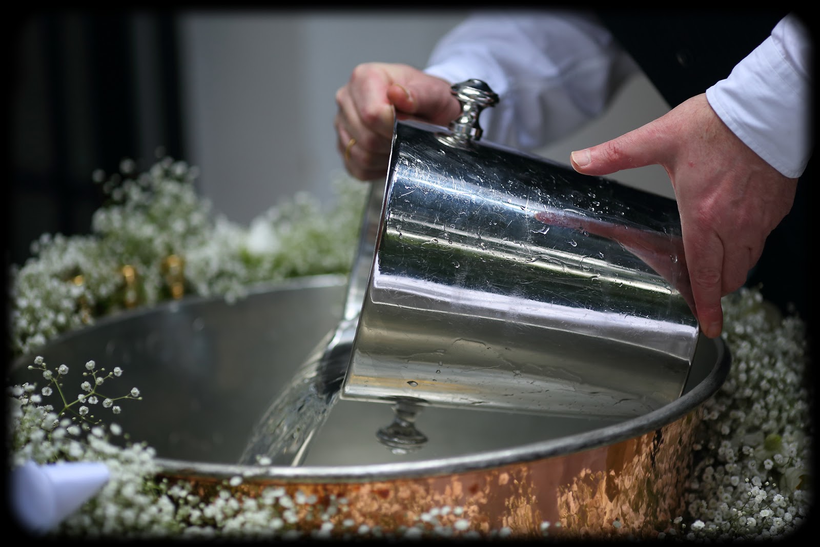 "Τα παιδιά θα πηγαίνουν να βαπτιστούν και θα τα κρατάμε από το χέρι" (ΒΙΝΤΕΟ)