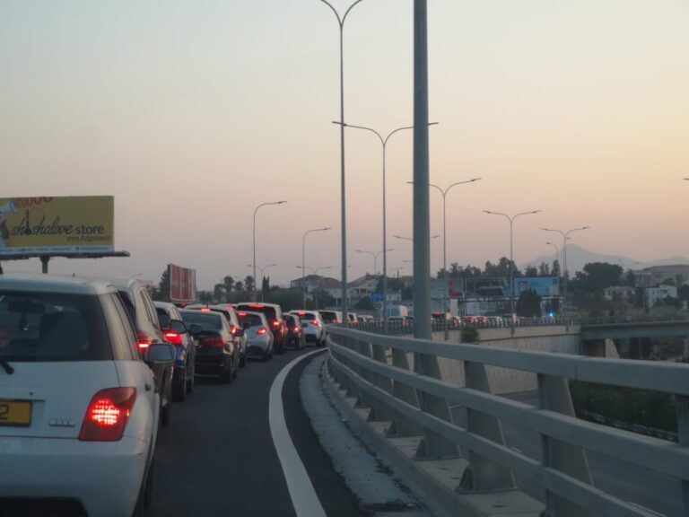 Τροχαίο στη Λάρνακα, στο νοσοκομείο γυναίκα που επέβαινε σε μοτοσικλέτα