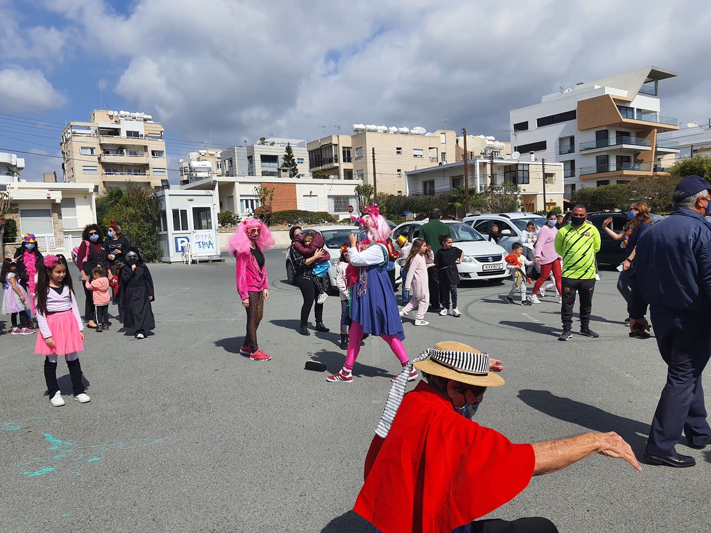 Βγήκαν στους δρόμους οι Λεμεσιανοί για μια αλλιώτικη καρναβαλίστικη παρέλαση