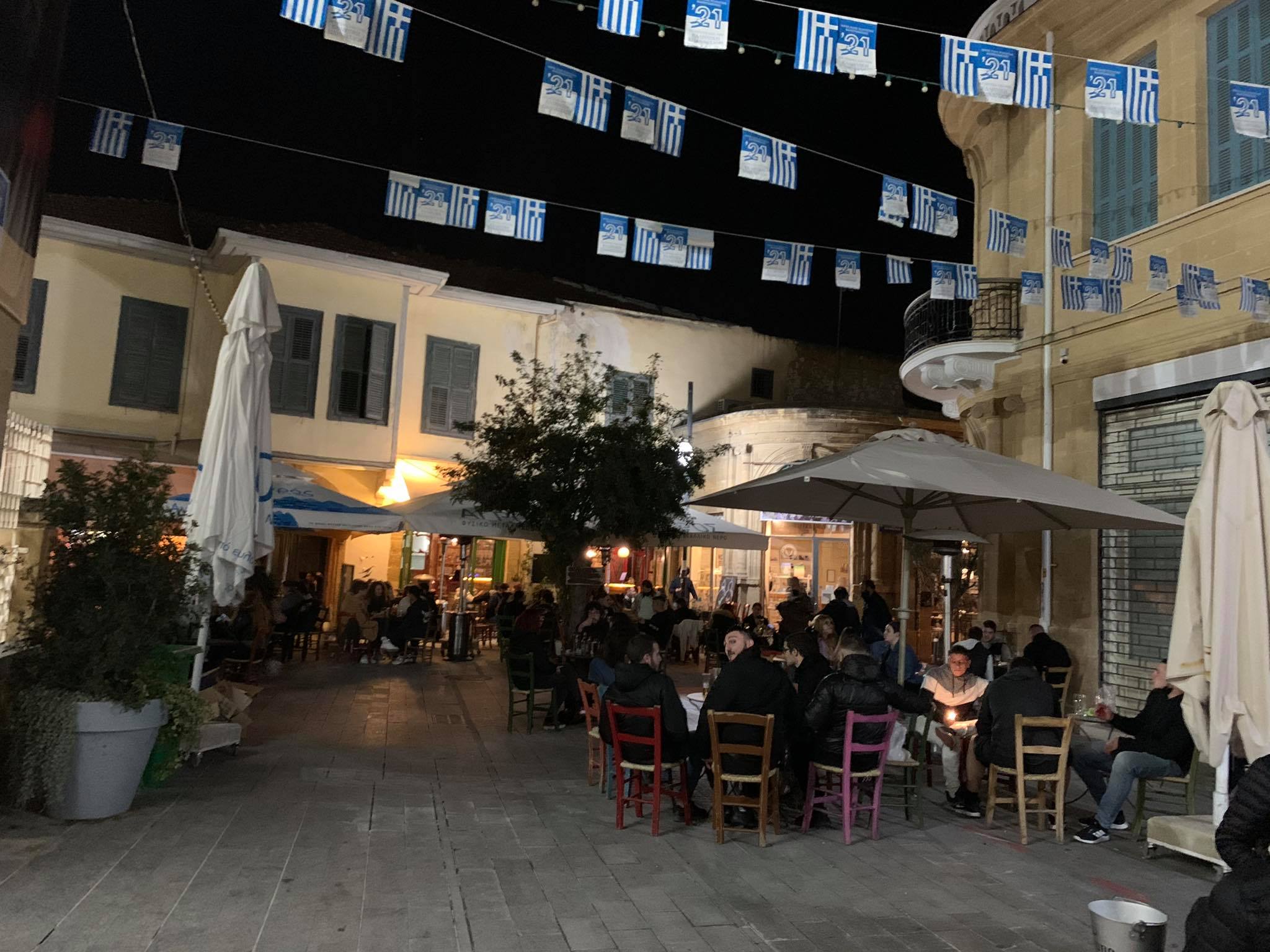 Κέρδισαν το στοίχημα της επανεκκίνησης οι καφετέριες, ζημιωμένα τα εστιατόρια