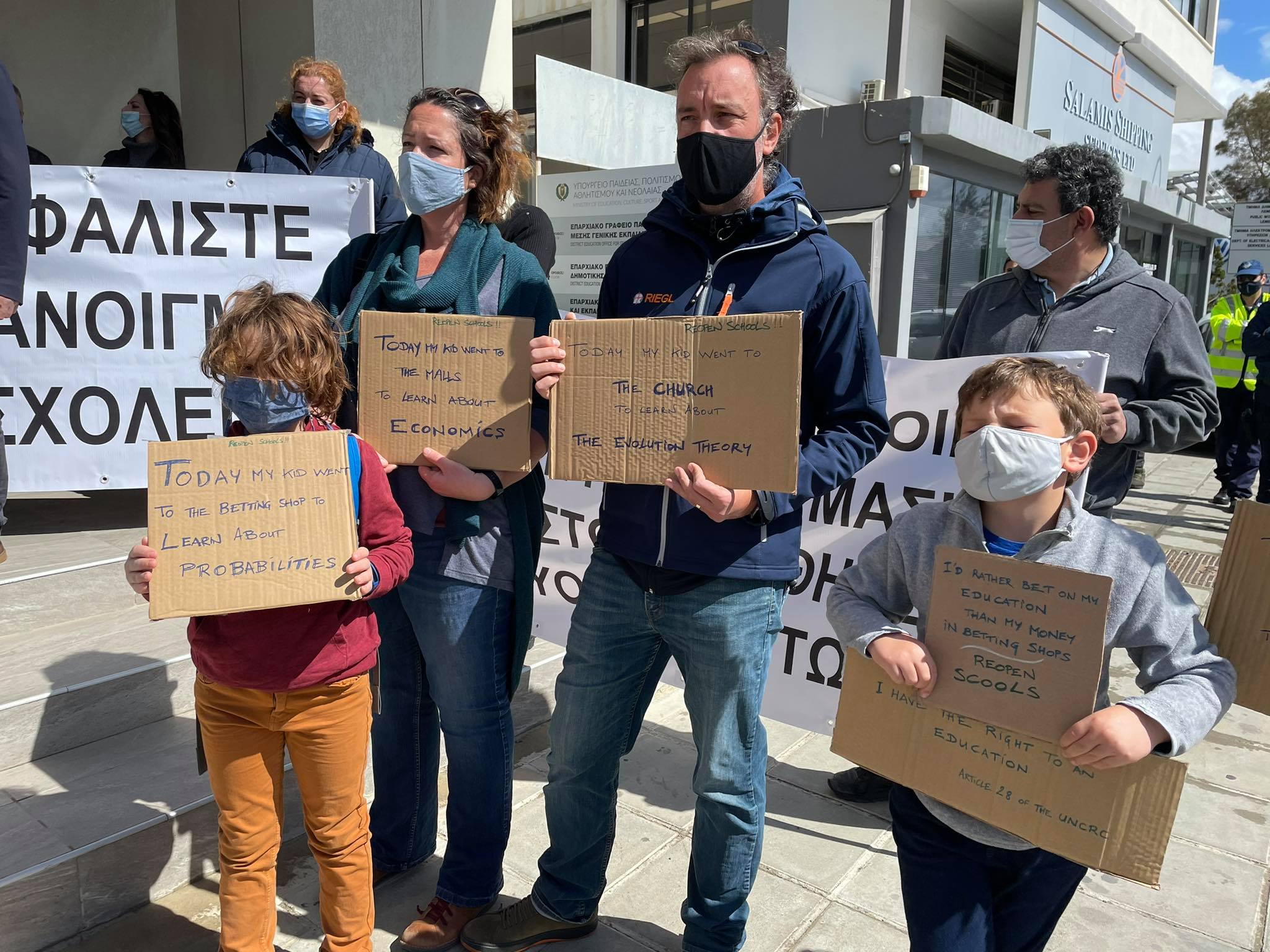 Έντονες αντιδράσεις προκάλεσε το «όχι» του Υπουργικού για επιστροφή των μαθητών