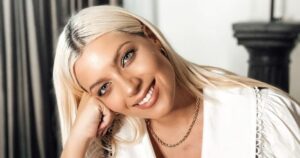 H Kαραντώνη μας δείχνει την ομοιότητα με την κόρη της και τα "ίδια" μάτια τους