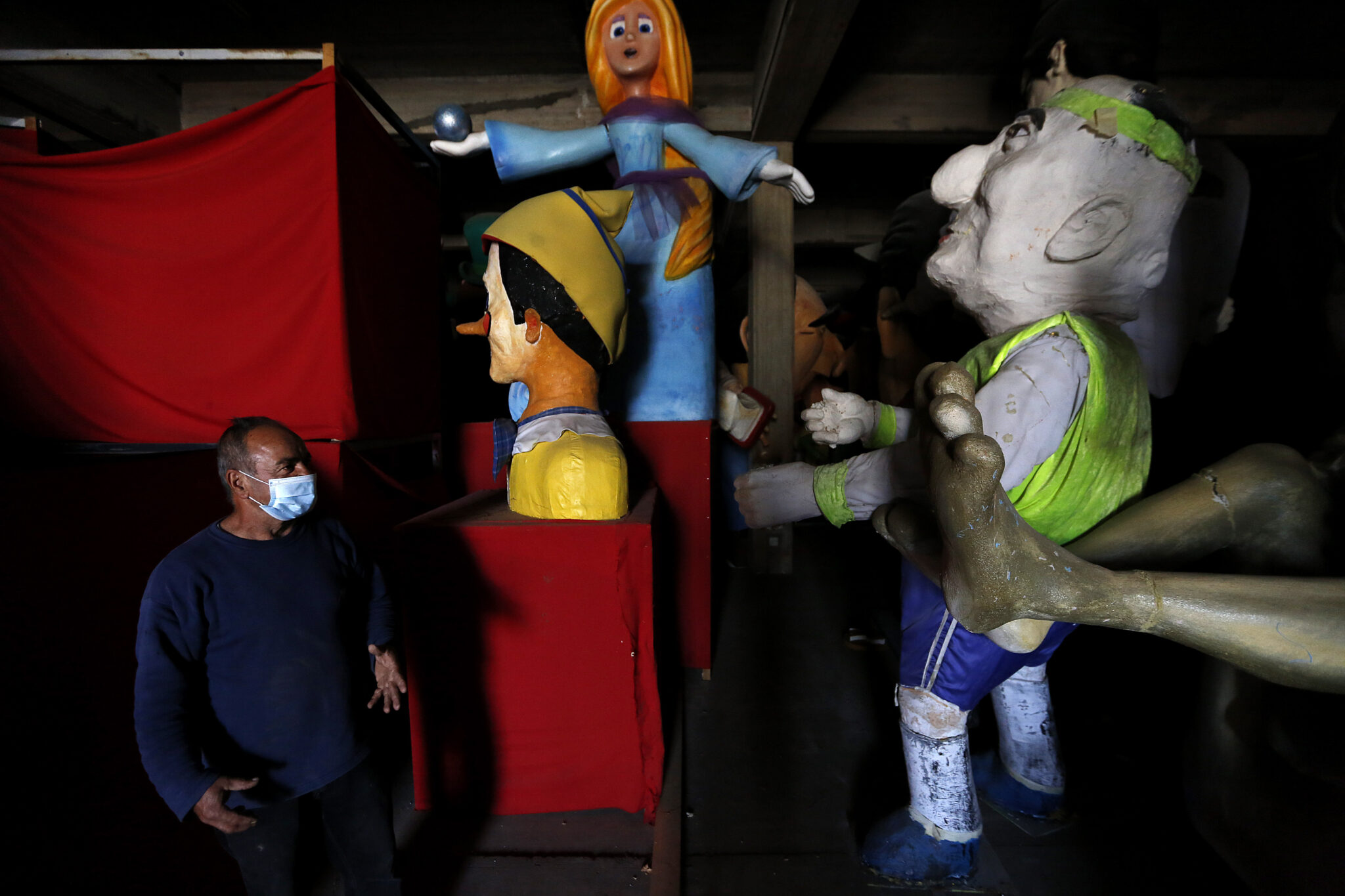 Παρακολουθεί τους καρναβαλιστές και κόβει πρόστιμα η Αστυνομία (ΒΙΝΤΕΟ)