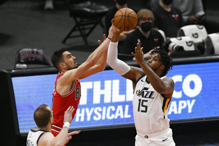 Φοβερές νίκες για Τζαζ και Κλίπερς, νταμπλ-νταμπλ ο Ποκουσέφσκι