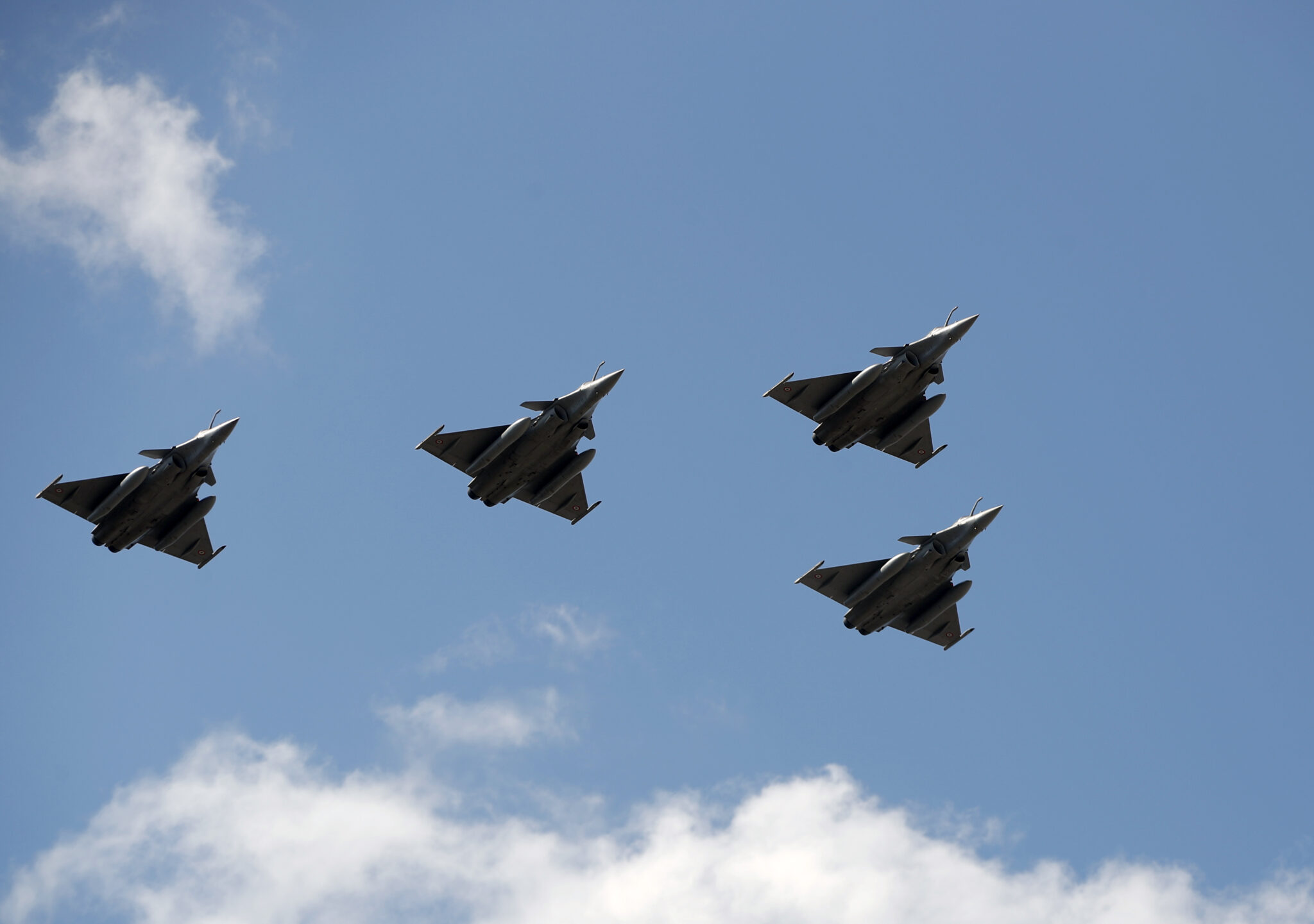 Ρίγη συγκίνησης: «Ψηλά τα βλέμματα και οι καρδιές» το μήνυμα του πιλότου F-16