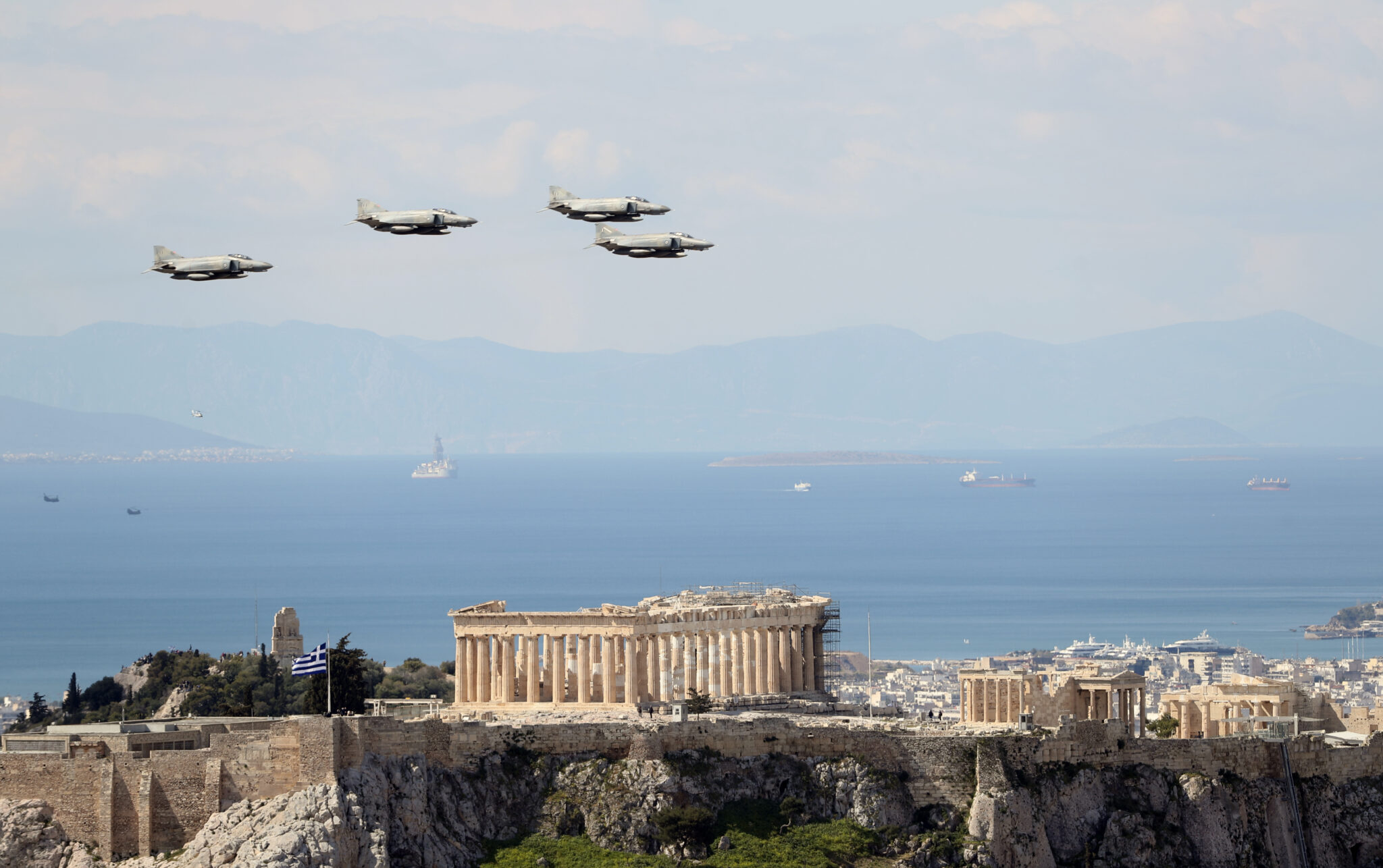 Τα αμερικανικά F-16 πετούν πάνω από τον Παρθενώνα για τα 200χρονα (ΒΙΝΤΕΟ)