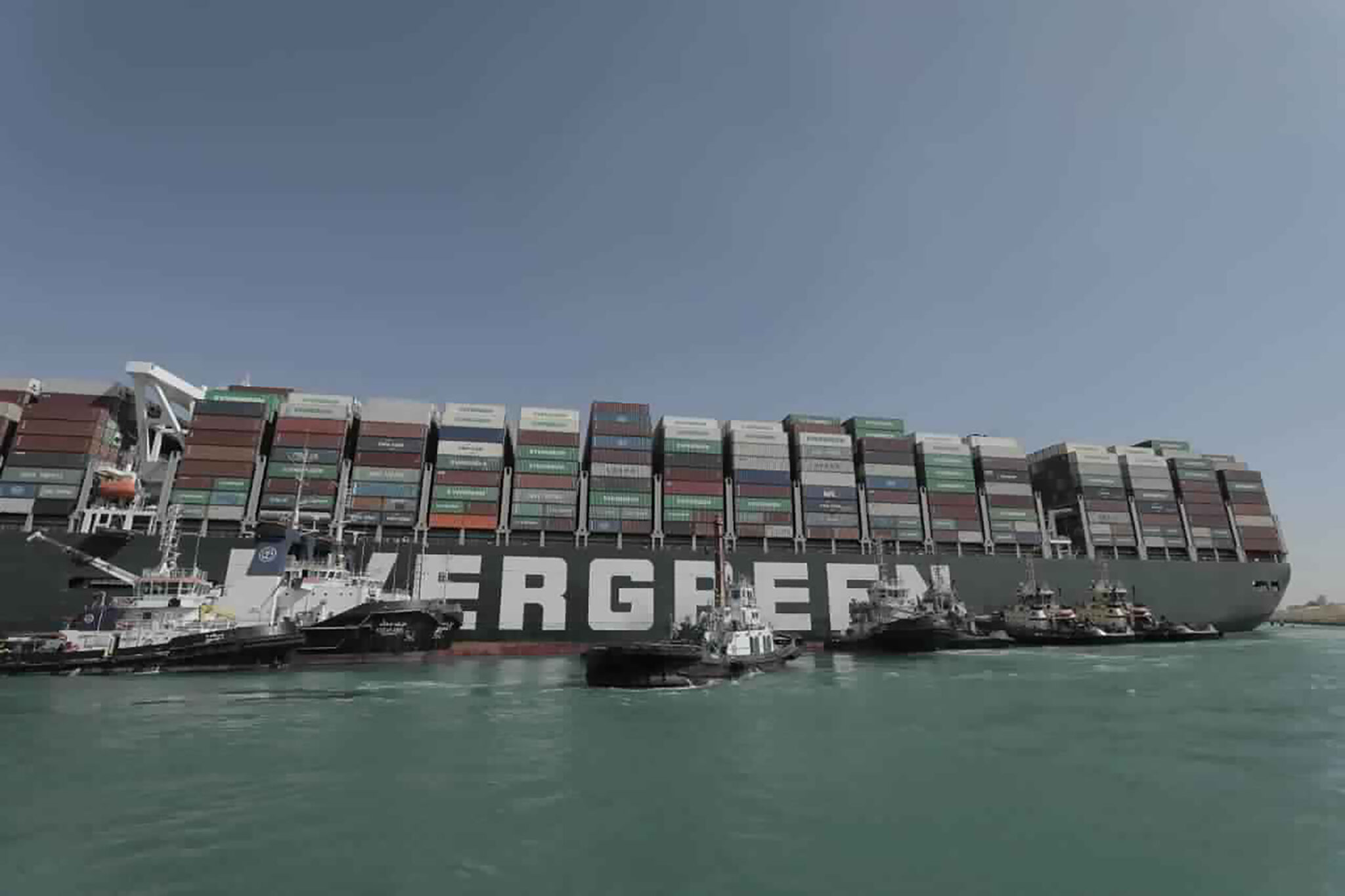 Διώρυγα Σουέζ: Έως και 3,5 μέρες θα χρειαστούν για να λήξει η συσσώρευση πλοίων