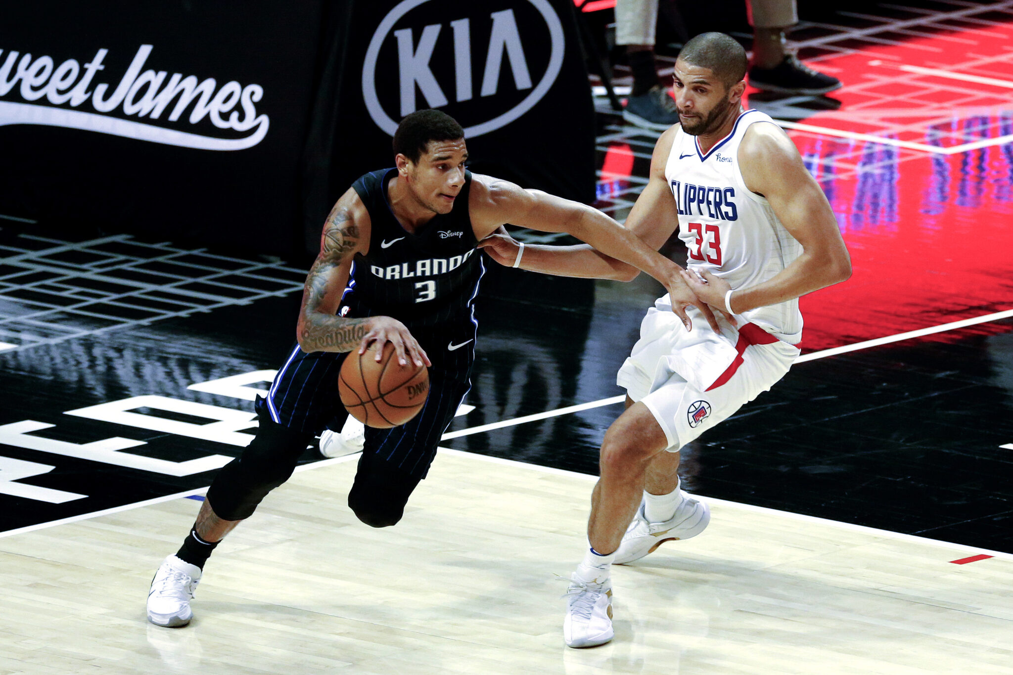 Οι Μάτζικ σόκαραν του Κλίπερς