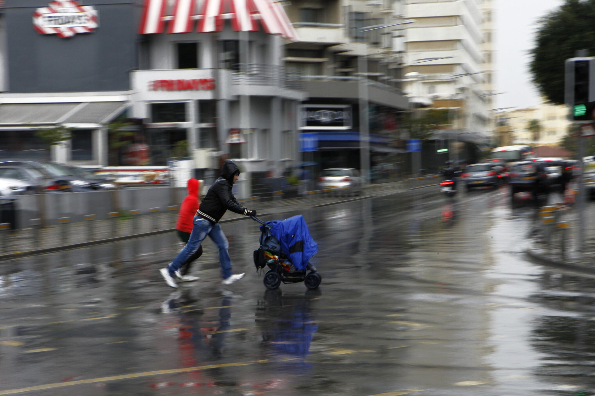 Σε κλοιό κακοκαιρίας η Κύπρος: Έντονες βροχοπτώσεις και ισχυροί άνεμοι (ΒΙΝΤΕΟ)