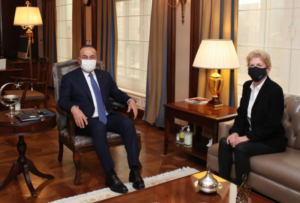 Μίλησε για κυρίαρχη ισότητα δύο κρατών ο Τσαβούσογλου ενώπιον της Λουτ