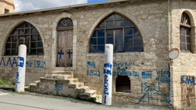 Σφοδρές αντιδράσεις στα κατεχόμενα για την «επίθεση στο τζαμί» της Επισκοπής