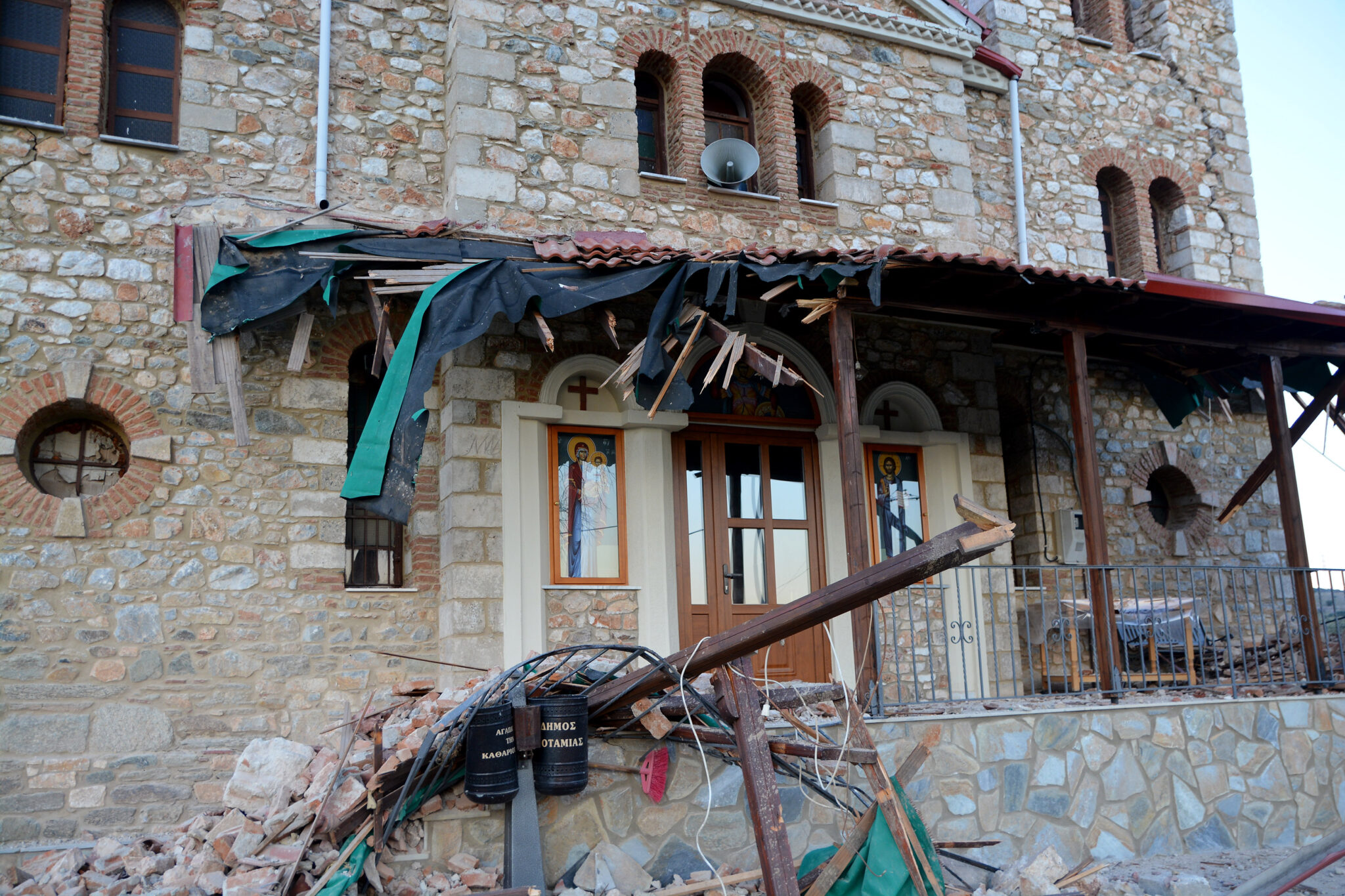 Σεισμός Ελασσόνας: Σκηνές κι εξοπλισμός για τους κατοίκους περιοχών που πλήγηκαν