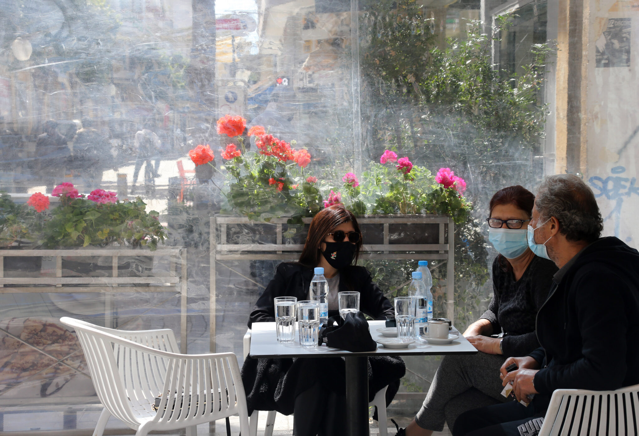 Μπαρ, καφετέρια, κρεοπωλείο, κομμωτήριο και μίνι μαρκετ οι παραβάτες του restart