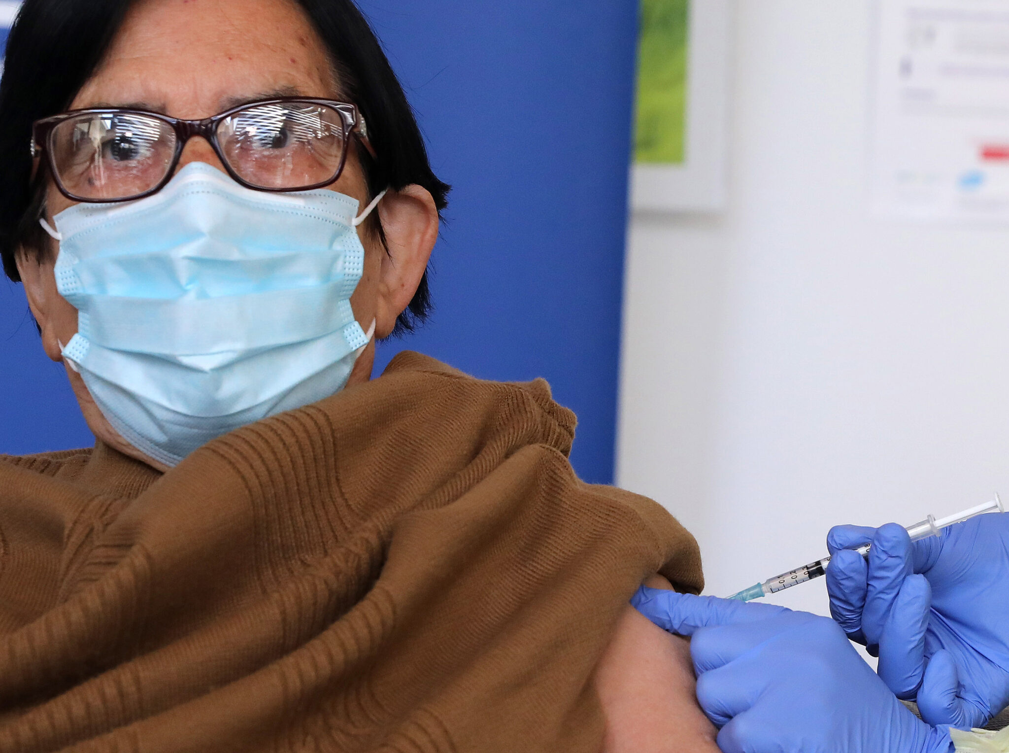 7.500 εμβολιασμοί με το AstraZeneca επηρεάζονται μετά την απόφαση του Υπ. Υγείας