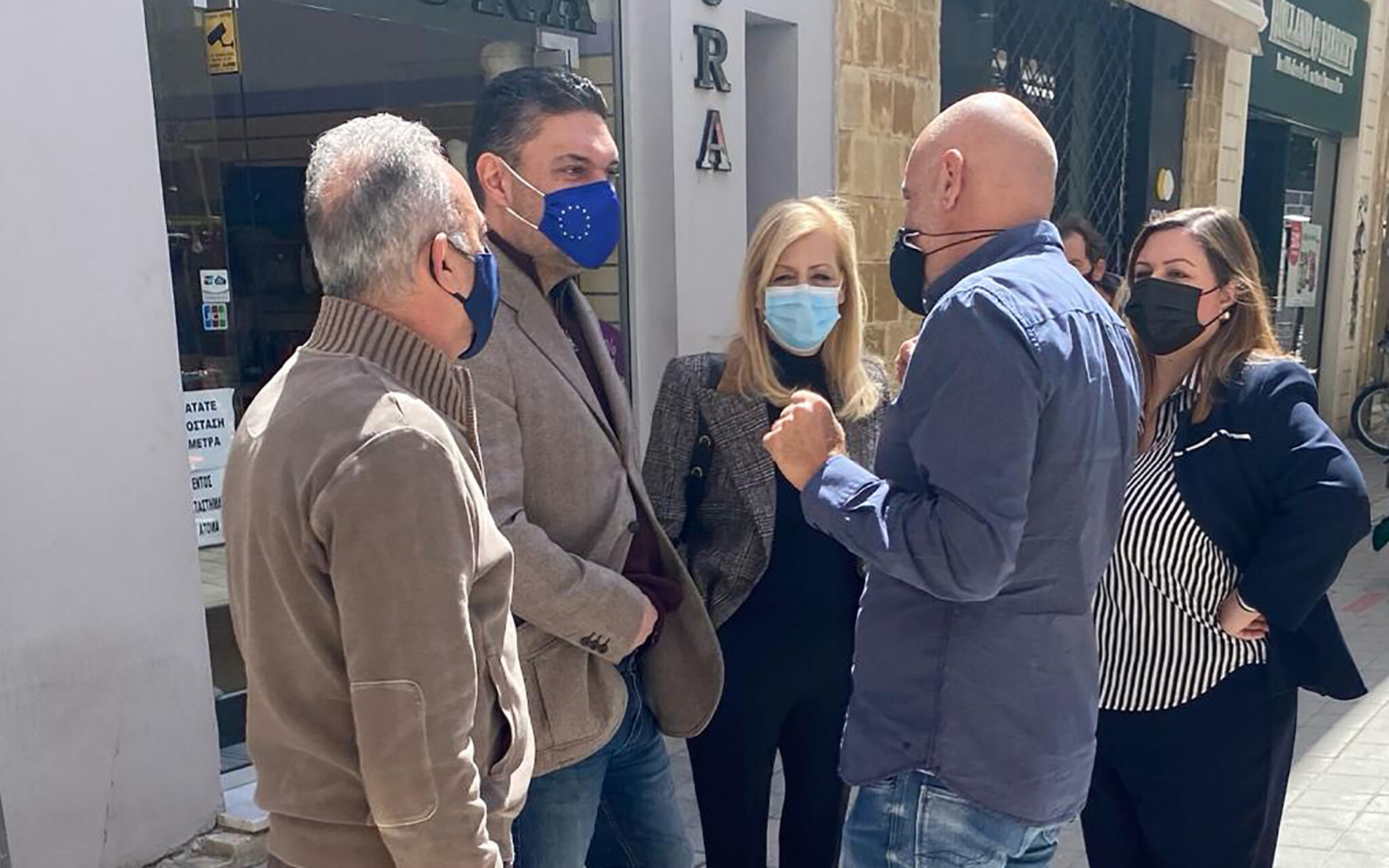 ΦΩΤΟ: Βγήκαν για καφέ στη Λήδρας Ζέτα, Αβέρωφ και Πετρίδης