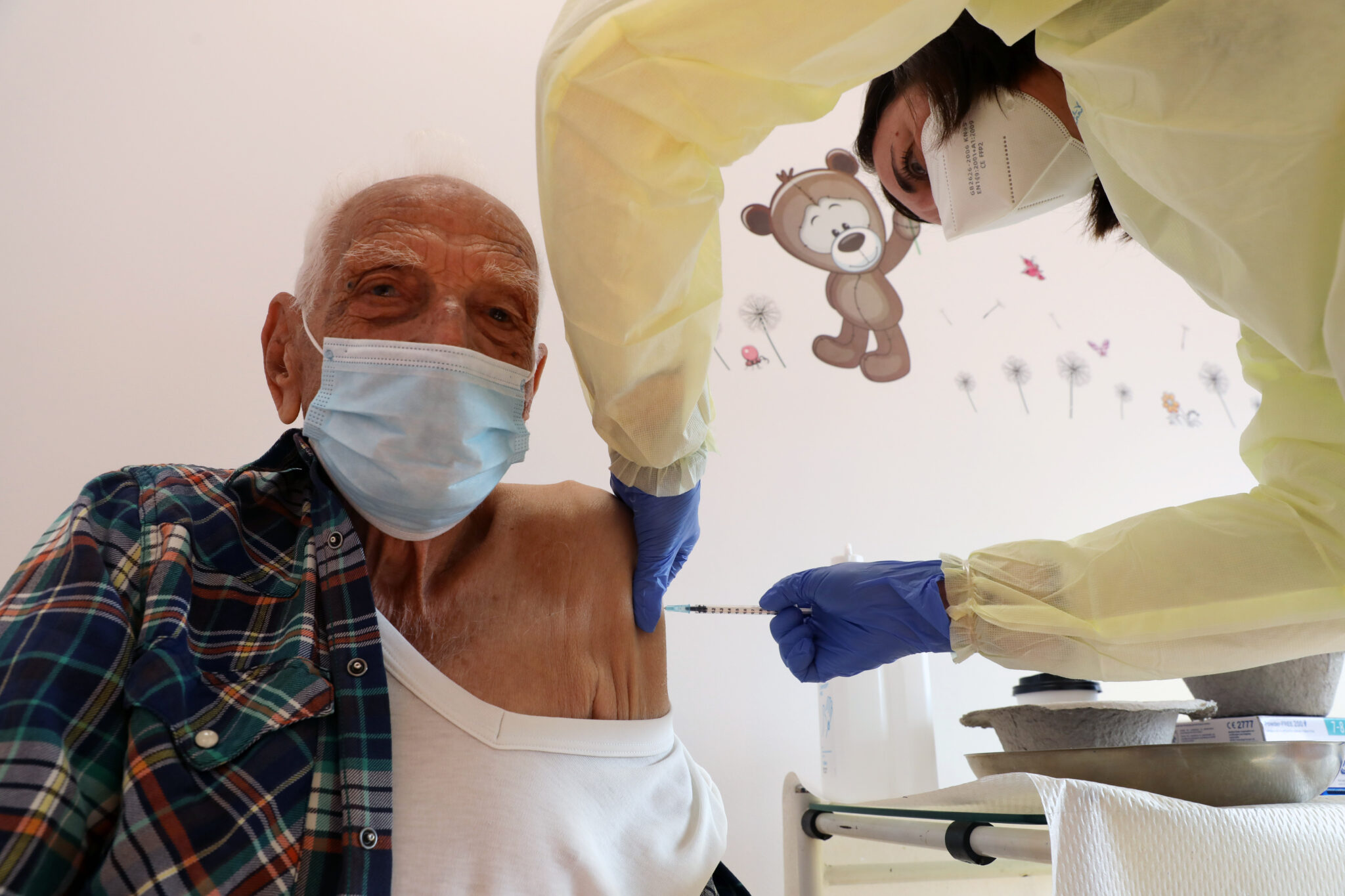 Λήγει σε λίγες ώρες η προθεσμία για επαναπρογραμματισμό ραντεβού με AstraZeneca