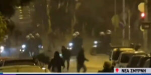 Βίντεο-ντοκουμέντο: Η στιγμή που κουκουλοφόροι ξυλοκοπούν αστυνομικό