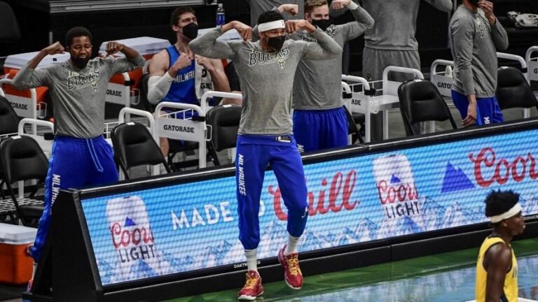 Ο Γιάννης Αντετοκούνμπο έπαθε… Θανάση στον πάγκο (BINTEO)