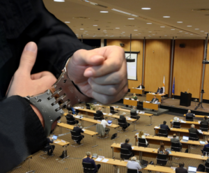 Για άσεμνη επίθεση εναντίον γυναίκας οδηγείται στο εδώλιο ο Κύπριος πολιτικός