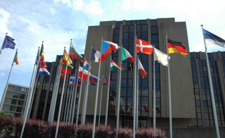 Τη νομική οδό θα ακολουθήσει η EE αν δεν τηρήσει τα συμφωνηθέντα η AstraZeneca