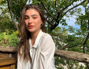 Χ. Μιχαλοπούλου: Η αμήχανη στιγμή στον "αέρα" και η αναφορά στον Λ. Κουτσόπουλο