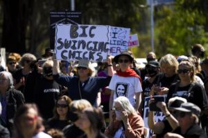 Αυστραλία: Φωνές κατά της σεξουαλικής βίας έξω από το Κοινοβούλιο