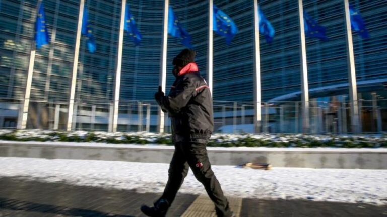 Εμβολιασμένοι, αρνητικά PCR και αναρρώσαντες στο "πράσινο πάσο" της Κομισιόν