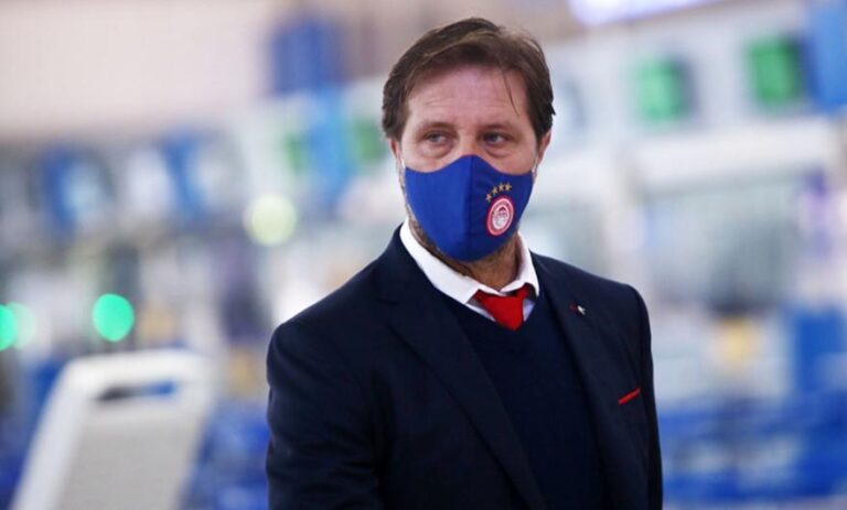 Ο αφοσιωμένος στον Ολυμπιακό, κύριος Μαρτίνς