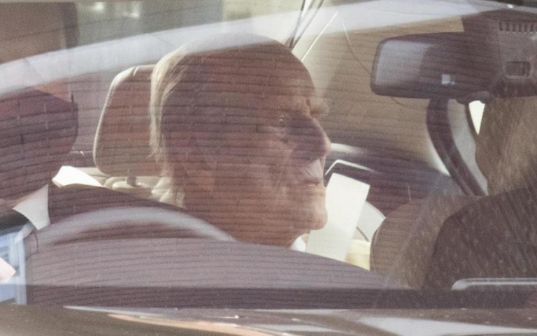 Εξιτήριο μετά από τέσσερις εβδομάδες νοσηλείας για τον Πρίγκιπα Φίλιππο