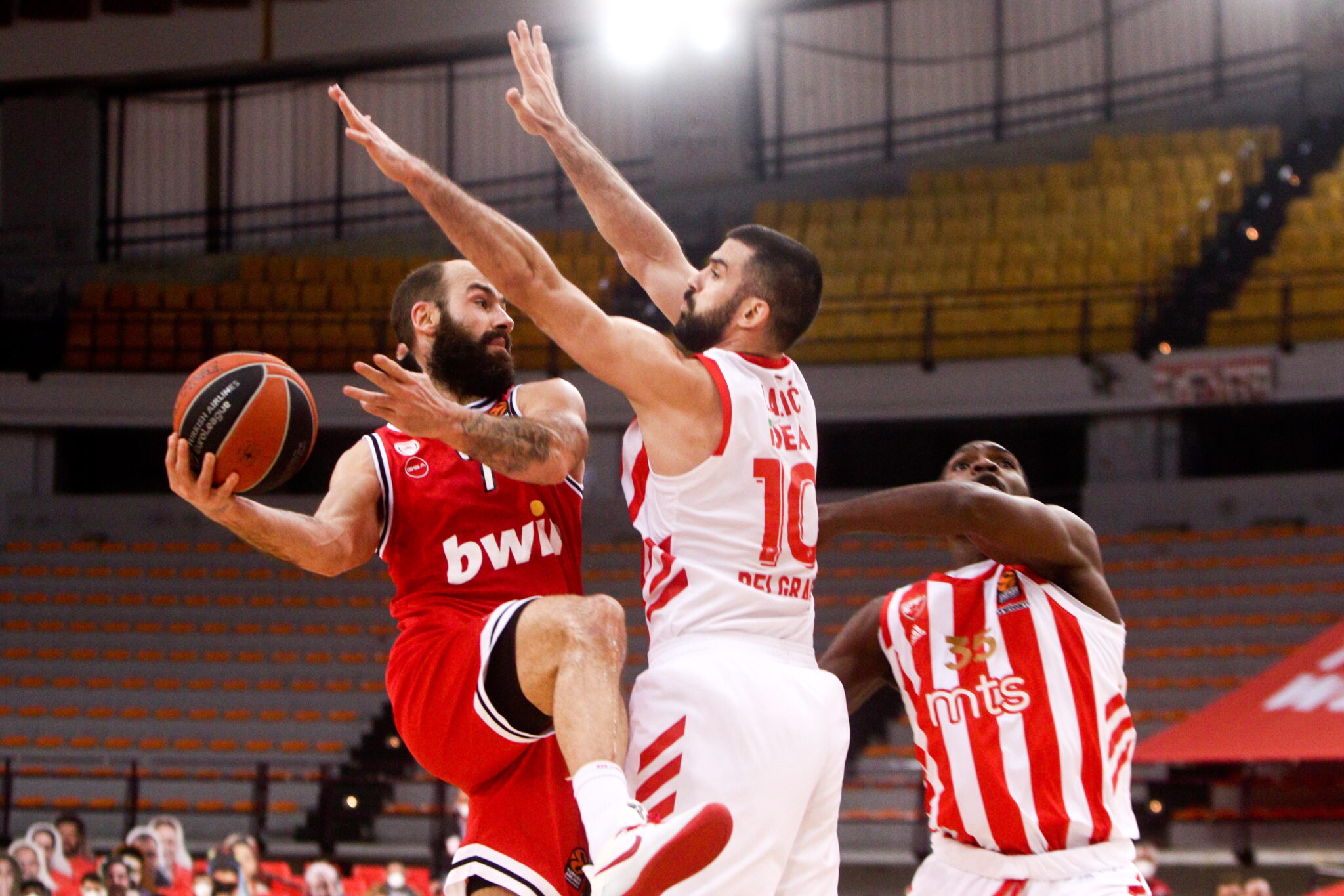 Έσκασε το… χειλάκι του Ολυμπιακού