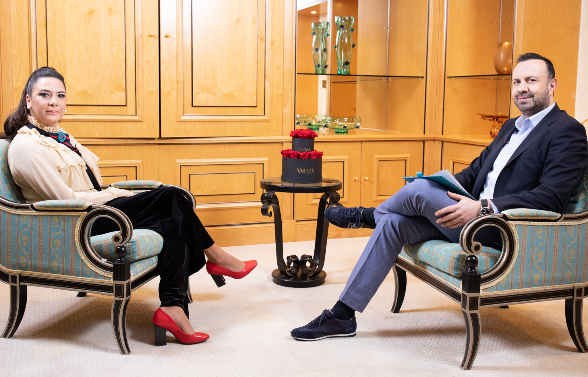 Aιμιλία Κενεβέζου:"Ο μισθός μου είχε γίνει το κουτσομπολιό της χώρας…"(ΒΙΝΤΕΟ)