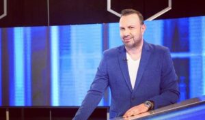 “Επιτέλους…”: Ο Τάσος Τρύφωνος εν ώρα εμβολιασμού κατά του κορωνοϊού (ΦΩΤΟ)