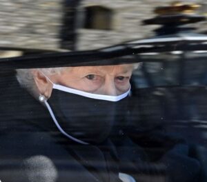 Θρηνεί η Βασίλισσα!To “τελευταίο αντίο” στον πρίγκιπα Φίλιππο μόνη στην εκκλησία