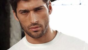 Αυτή είναι η κούκλα σύντροφος του Παππά – Μίλησε on camera για τη σχέση τους