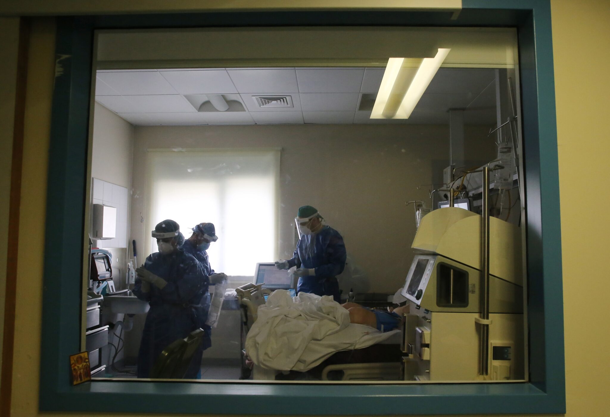 Τρεις νεκροί χωρίς ιστορικό εμβολιασμού και πάνω από 800 κρούσματα