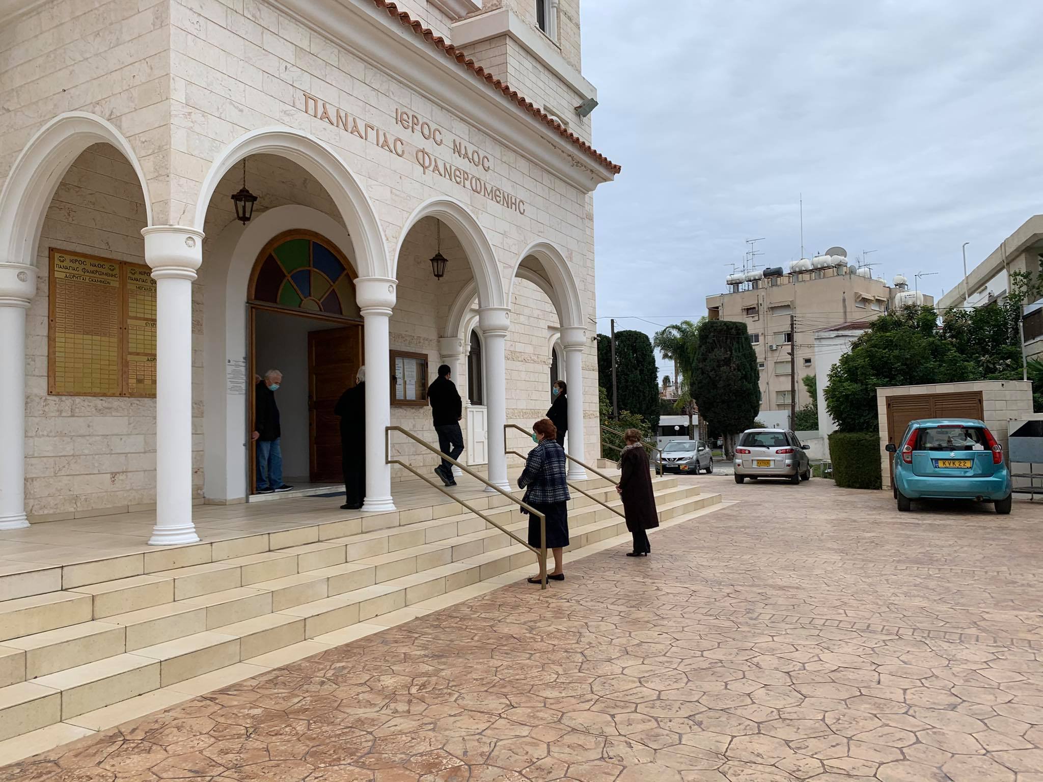 Πιστοί αμφισβητούν τη νομιμότητα των μέτρων και στράφηκαν στη δικαιοσύνη