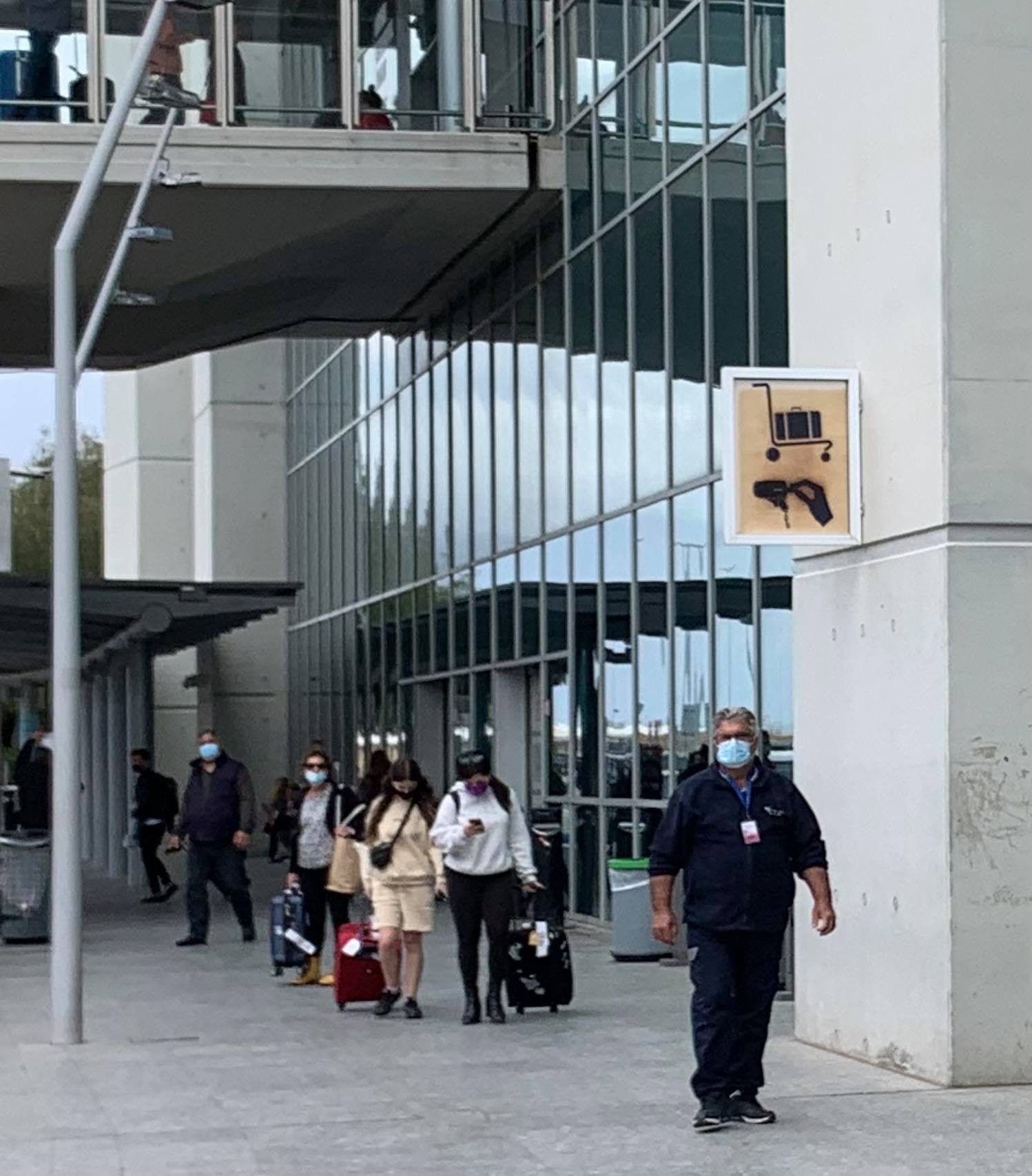 SMS, curfew και μοριακό τεστ "τροχοπέδη" για τους τουρίστες προς την Κύπρο