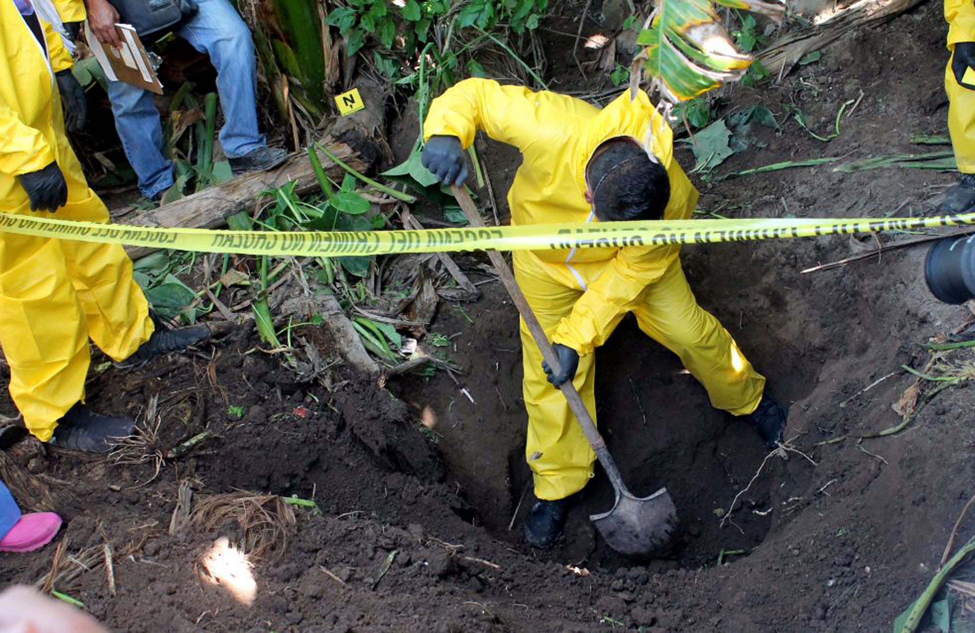 ΦΩΤΟ: Ομαδικός τάφος κακοποιημένων σκύλων σε χωριό της επαρχίας Λευκωσίας